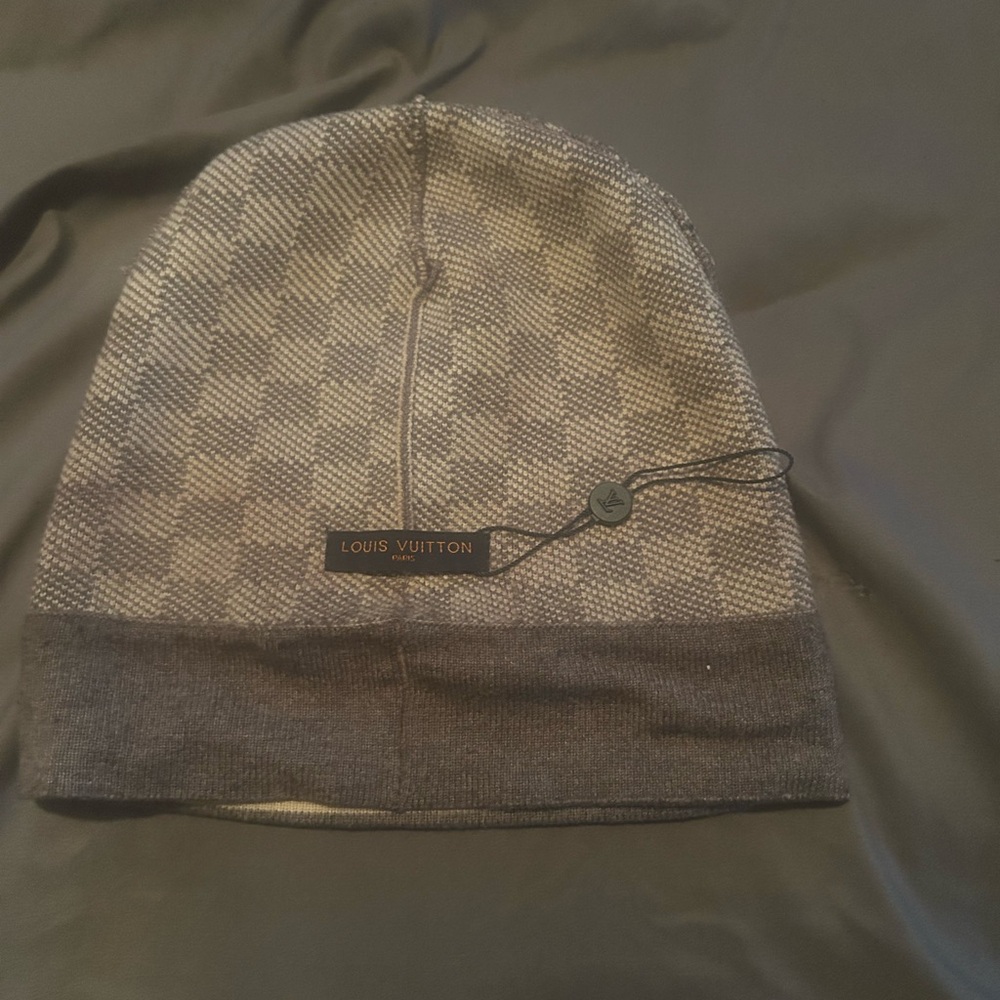 Louis Vuitton Gray Checkered beanie - Picture 3 of 4
